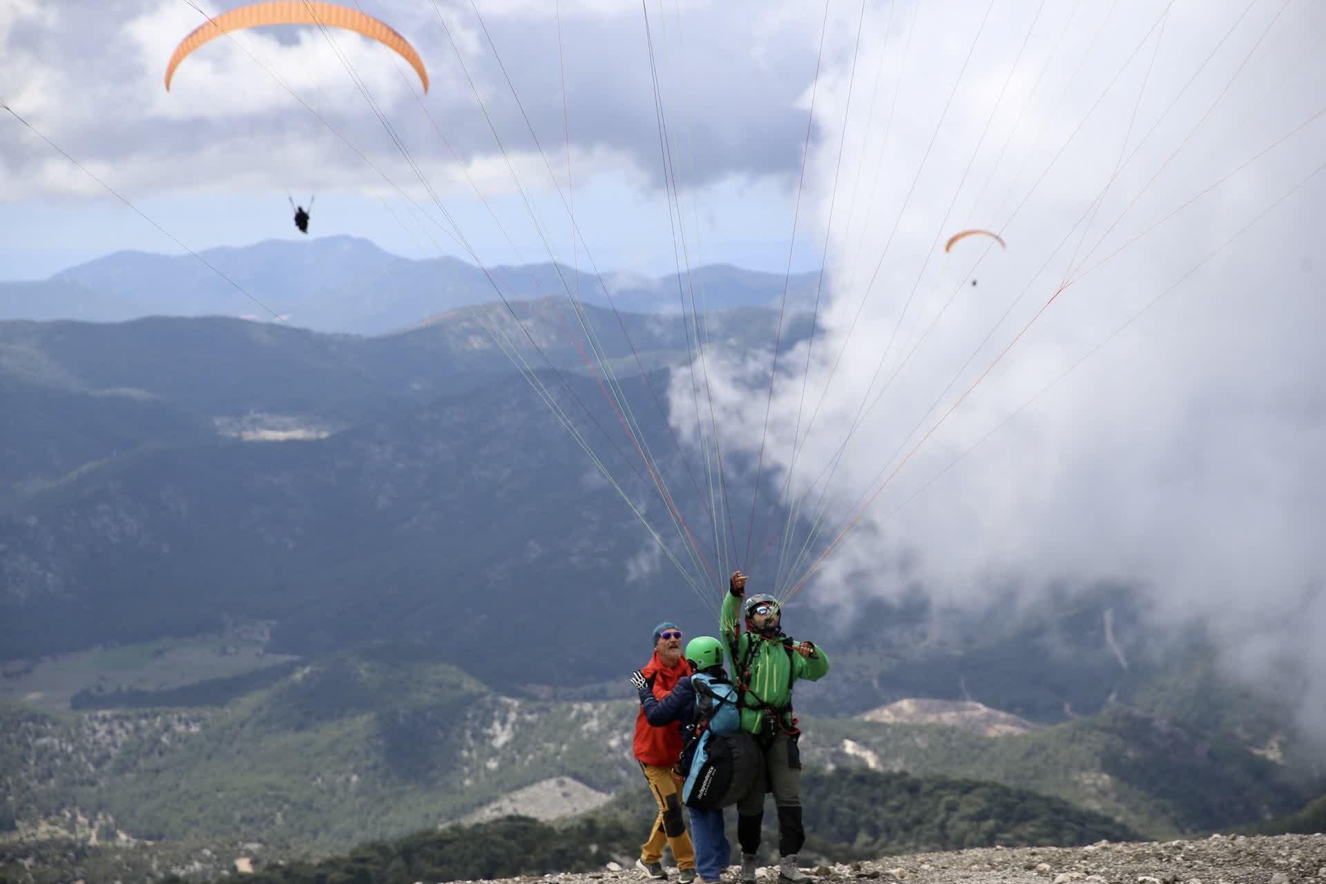 Ölüdeniz üzerinde paragliding